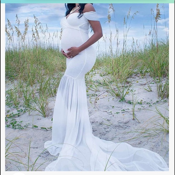 White off shoulder dress (Maternity dress) - Picture 3 of 9